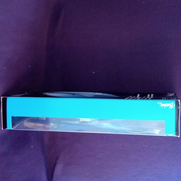 Marvel Invisible woman 2005 Barbie #J0972 by Mattel - Picture 7 of 7